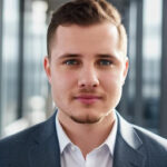 Klient mit strahlendem Lächeln, stellvertretend für die positiven Klientenmeinungen über die Steuerberatungskanzlei.